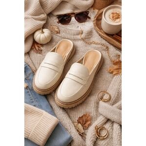 Maurices Gretchen Slip On Loafer 9W Wide Cream Lug Sole Mule New